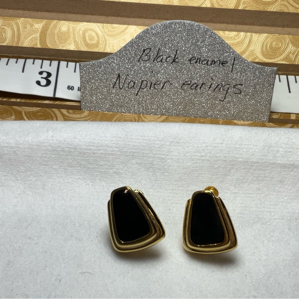 Napier Gold tone w/ black earrings